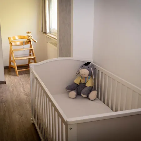 Am Wingertsberg Laacher * Glees