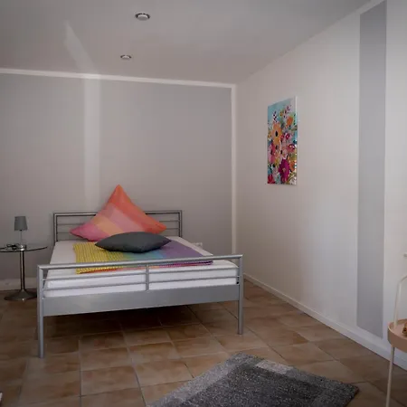 Am Wingertsberg Laacher * Glees